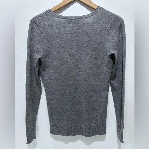 Ralph Lauren Sport Women’s Gray Long Sleeve 100% Merino Wool Sweater Size S - Picture 2 of 8